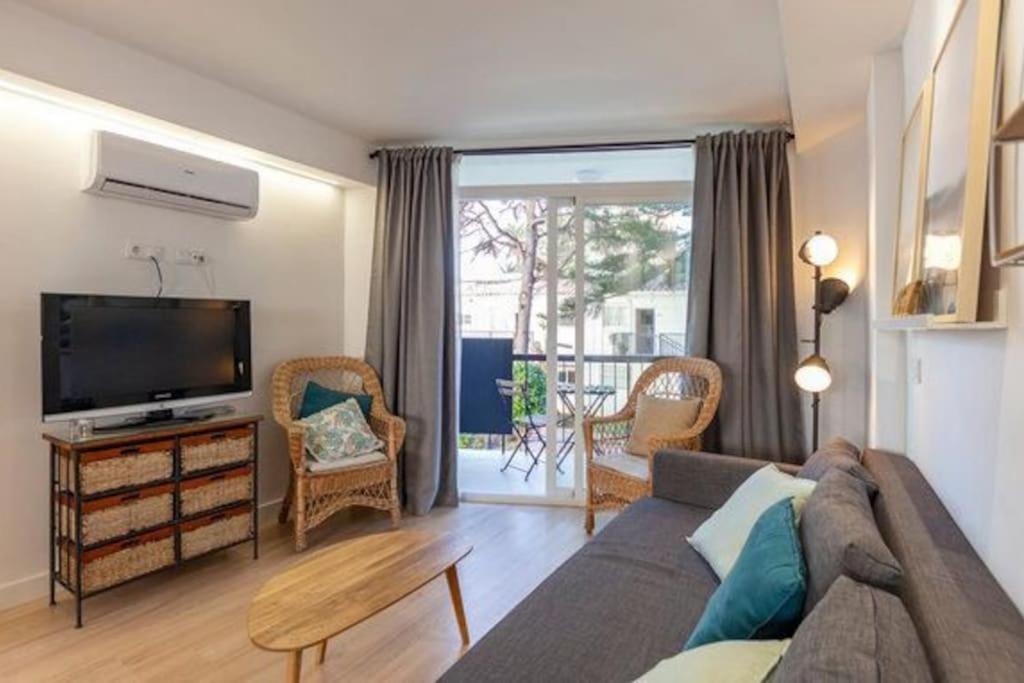 Playa Carihuela By Hdc Apartments Torremolinos Exterior photo
