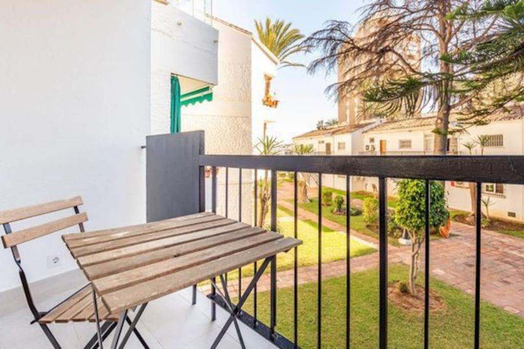 Playa Carihuela By Hdc Apartments Torremolinos Exterior photo